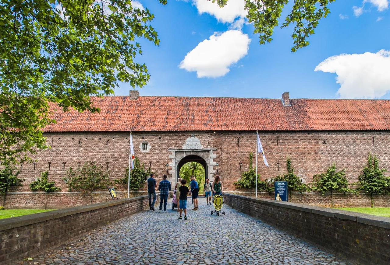 Landgoed Kasteel Limbricht Acomodação com café da manhã Exterior foto